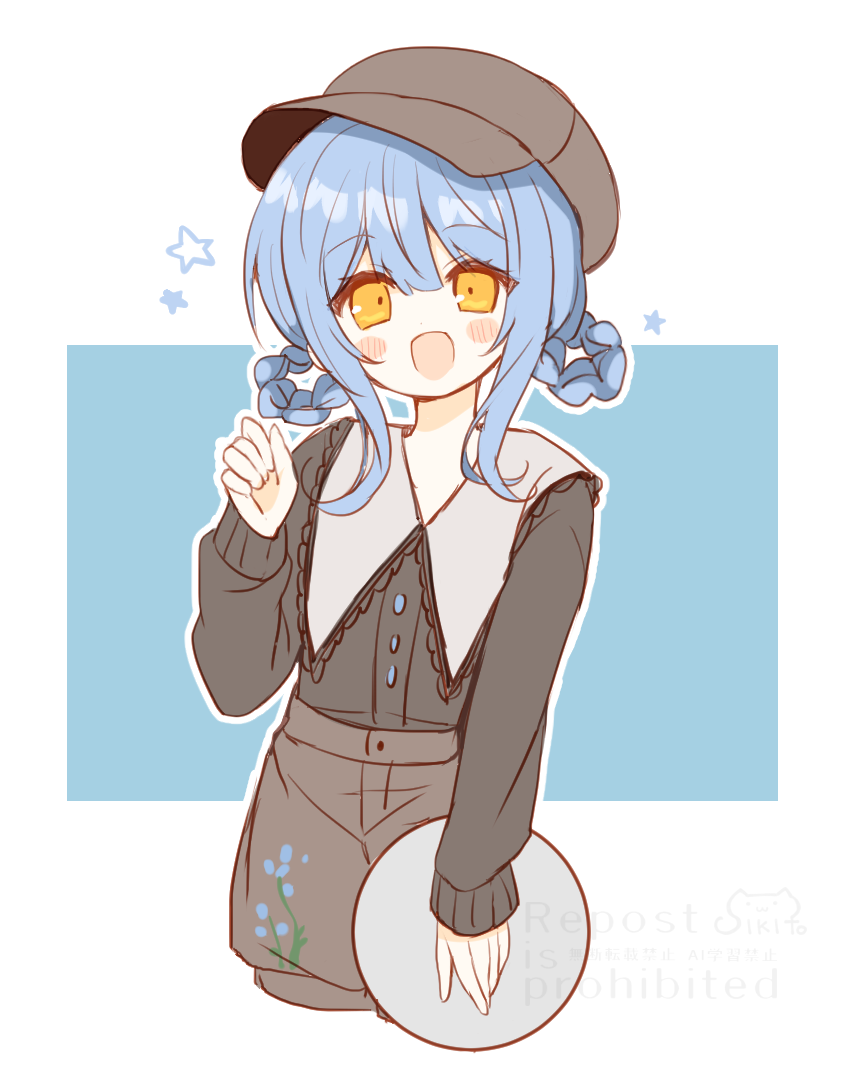 shikito (yawa0w0), tachibana sherry, mahou shoujo no majo saiban, commentary request, 1girl, :d, blue hair, braid, braided hair rings, brown hat, brown shirt, brown shorts, collared shirt, cowboy shot, cropped legs, floral print, hair rings, hand up, hat, holding, holding tray, long sleeves, looking at viewer, official alternate costume, open mouth, outline, shirt, short hair, shorts, sidelocks, smile, solo, tray, treasure cafe, yellow eyes