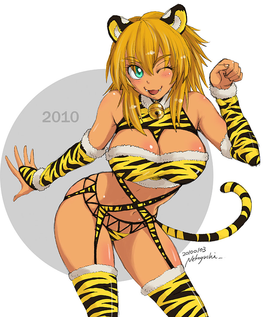 nekoguchi, tiger (chinese zodiac), 10s, 1girl, 2010, animal ears, animal print, bell, blonde hair, blush, breasts, bridal gauntlets, chinese zodiac, cleavage, curvy, dark-skinned female, dark skin, detached sleeves, fang, fangs, female focus, garter belt, green eyes, jingle bell, large breasts, leaning forward, midriff, navel, new year, one eye closed, paw pose, smile, solo, tail, thighhighs, tiger, tiger ears, tiger print, tiger tail, wink