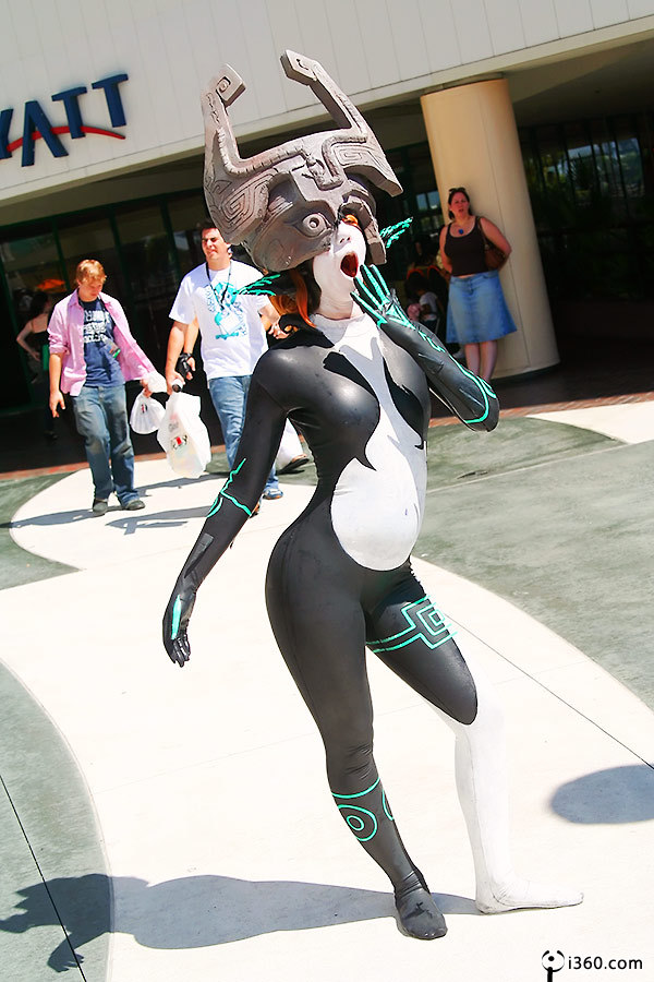 midna, nintendo, the legend of zelda, the legend of zelda: twilight princess, cosplay photo, photo (medium), 1girl, bodysuit, cosplay, latex, latex suit, pointy ears, skin tight, solo focus, thighs, wii version