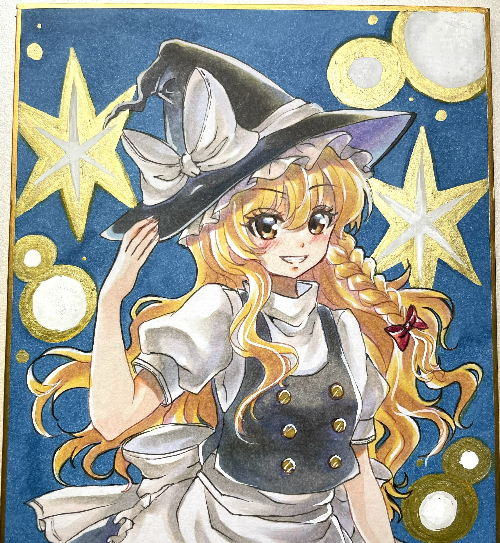 mitsu~, kirisame marisa, touhou, commentary request, highres, marker (medium), traditional media, 1girl, apron, black hat, black vest, blonde hair, bow, braid, grin, hair bow, hand on headwear, hat, hat bow, long hair, looking at viewer, puffy short sleeves, puffy sleeves, red bow, shikishi, short sleeves, side braid, single braid, smile, solo, very long hair, vest, waist apron, white apron, white bow, witch hat, yellow eyes