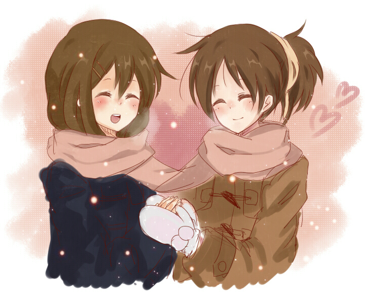 ea (parallel worlds), hirasawa ui, hirasawa yui, k-on!, bad id, bad pixiv id, 2girls, brown hair, closed eyes, family bonding, mittens, multiple girls, scarf, shared clothes, shared scarf, short hair, siblings, sisters