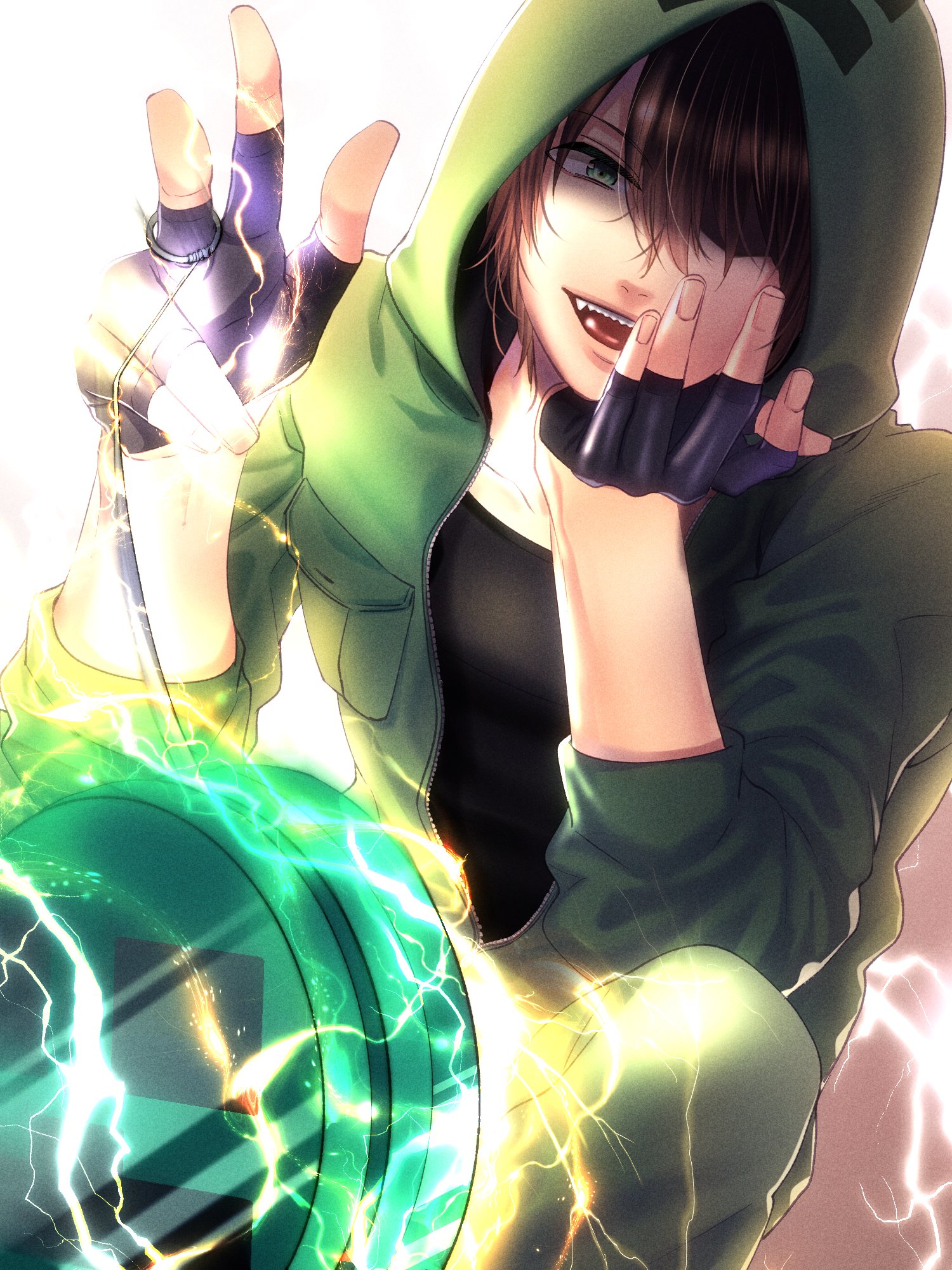 hachiya nanao, original, chinese commentary, commentary request, highres, 1boy, brown hair, elbow rest, electricity, fingerless gloves, gloves, green eyes, green jacket, hair over one eye, hood, hooded jacket, jacket, male focus, open mouth, sharp teeth, sitting, sleeves pushed up, smile, solo, teeth, tongue, yo-yo