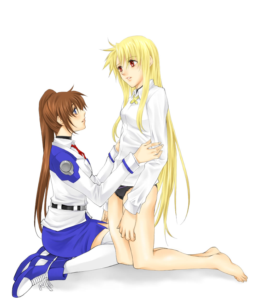 fate testarossa, takamachi nanoha, lyrical nanoha, mahou shoujo lyrical nanoha, 00s, 2girls, barefoot, blonde hair, blue eyes, brown hair, feet, lips, multiple girls, purple eyes, red eyes, thighhighs, yuri
