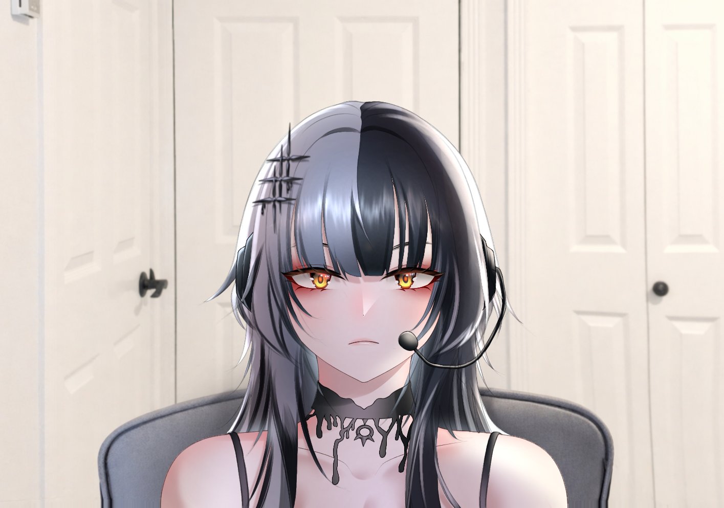 satoshi rkgk, shiori novella, hololive, hololive english, linus tech tips, commentary, english commentary, 1girl, bare shoulders, black choker, black hair, chair, choker, closed mouth, collarbone, door, door handle, doorknob, frown, grey hair, hair ornament, headphones, headset, indoors, lace, lace-trimmed choker, lace choker, lace trim, long hair, looking at viewer, meme, microphone, multicolored hair, photo background, sad linus (meme), sidelocks, solo, spaghetti strap, split-color hair, straight-on, two-tone hair, upper body, virtual youtuber, yellow eyes