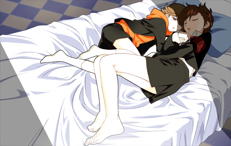 nyoro (nyoronyoro000), amada ken, shiomi kotone, atlus, persona, persona 3, persona 3 portable, 1boy, 1girl, age difference, barefoot, bed, brown hair, closed eyes, feet, hood, hoodie, legs, school uniform, short hair, skirt, sleeping, socks, spooning