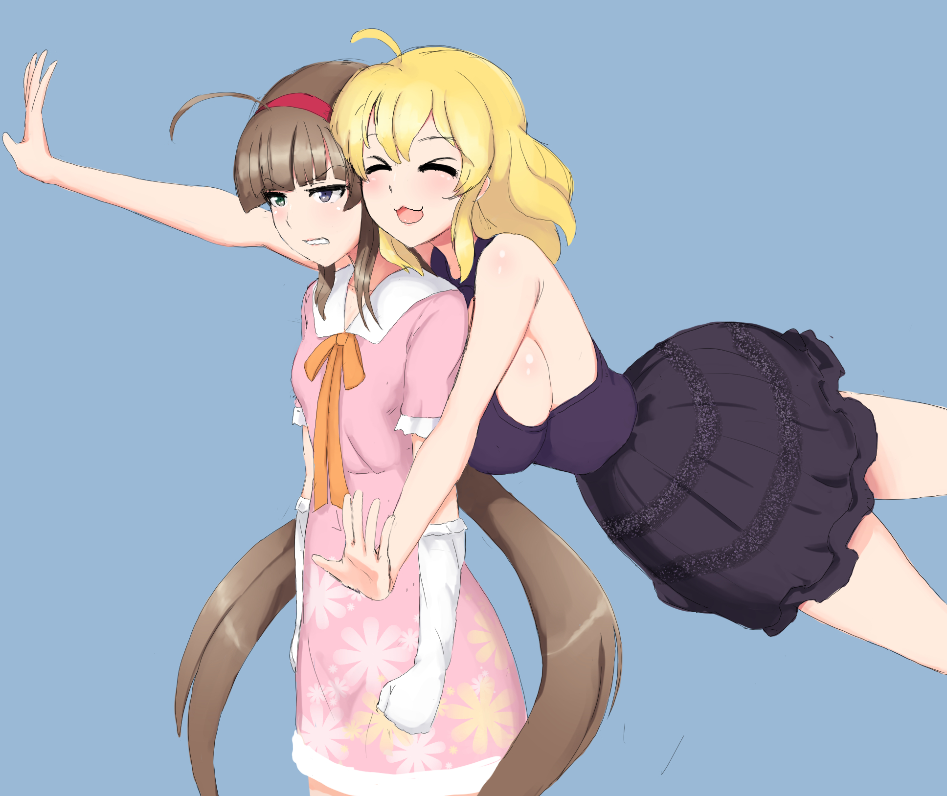 jeaike art, ryoubi (senran kagura), ryouna (senran kagura), senran kagura, senran kagura shinovi versus, commentary request, highres, > <, 2girls, ahoge, alternate costume, annoyed, black dress, blonde hair, blue eyes, blunt bangs, blush, breasts, brown hair, closed eyes, dress, gloves, green eyes, hairband, heterochromia, incoming hug, large breasts, low twintails, multiple girls, orange ribbon, pink dress, red hairband, ribbon, siblings, sideboob, sidelocks, sisters, sleeveless, small breasts, twintails, white gloves