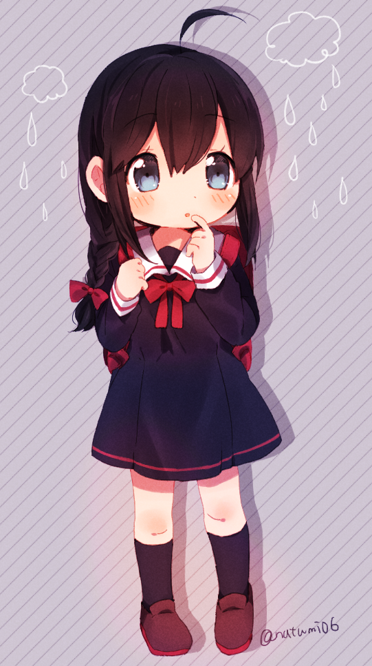 natsumi (natumi06), shigure (kancolle), kantai collection, 1girl, aged down, ahoge, backpack, bag, black dress, black hair, black socks, blue eyes, blush, braid, brown shoes, diagonal-striped background, dress, finger to mouth, full body, grey background, hair ribbon, index finger raised, kneehighs, long sleeves, parted lips, red ribbon, ribbon, sailor collar, sailor dress, shoes, single braid, socks, solo, standing, striped background, twitter username, white sailor collar