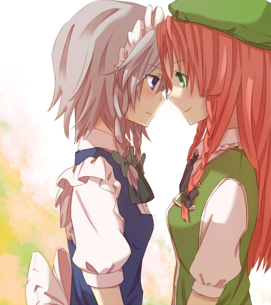sou (tuhut), hong meiling, izayoi sakuya, embodiment of scarlet devil, touhou, bad id, bad pixiv id, 2girls, blue eyes, blush, braid, couple, eye contact, face-to-face, female focus, forehead-to-forehead, green eyes, grey hair, hat, heads together, imminent kiss, long hair, looking at another, maid headdress, multiple girls, profile, red hair, short hair, short sleeves, smile, twin braids, yuri