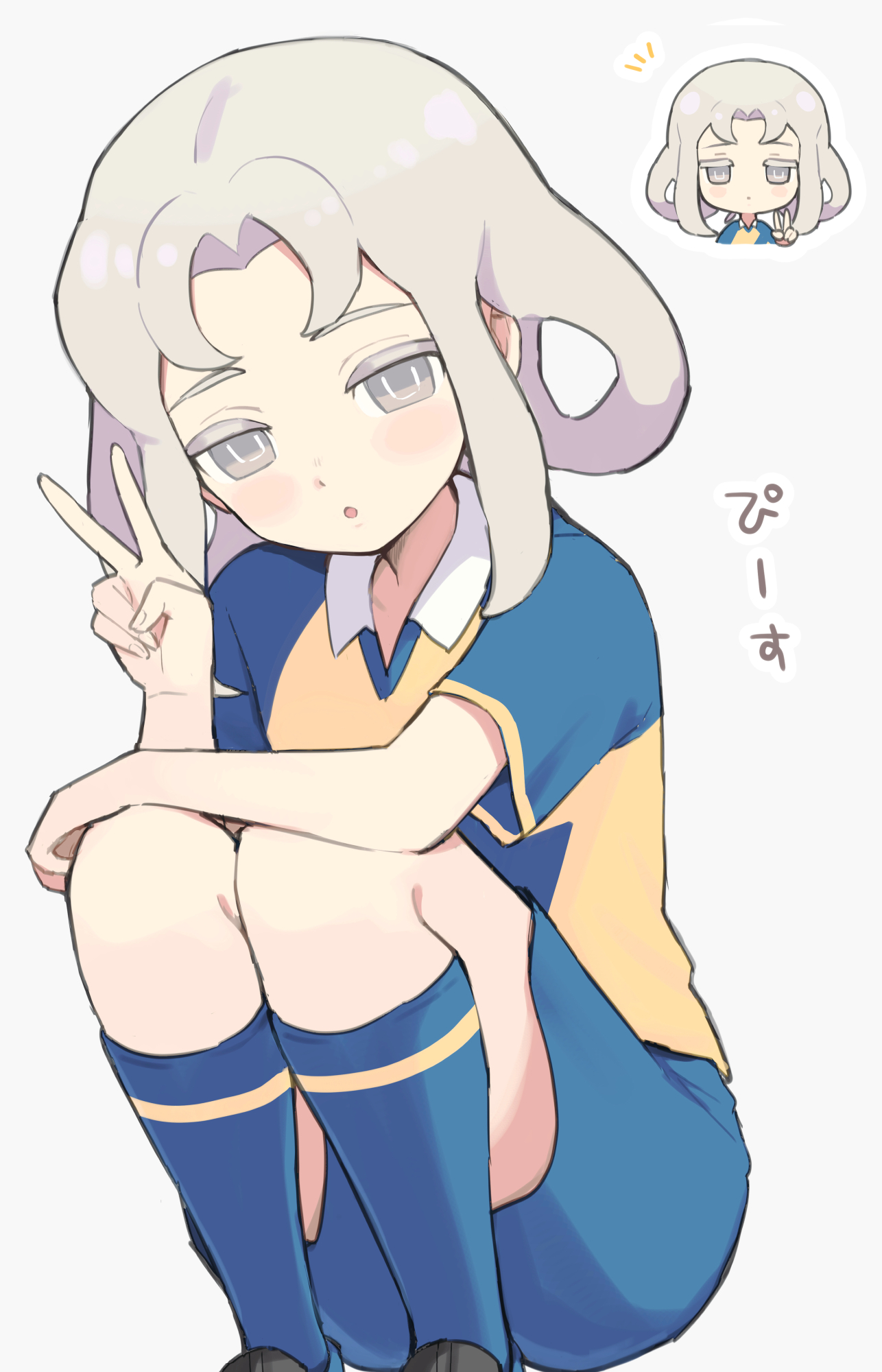 ura (hamburg oniku), akasode matsuri (inazuma eleven), inazuma eleven (series), inazuma eleven victory road, commentary request, highres, translation request, 1girl, blue shorts, blue socks, chibi, closed mouth, fingernails, grey eyes, grey hair, hand up, looking at viewer, medium hair, multiple views, parted lips, raimon, raimon soccer uniform, shorts, sidelocks, simple background, soccer uniform, socks, solo, sportswear, squatting, v, white background