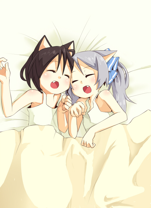 fuji-k, md5 mismatch, resolution mismatch, source larger, 2girls, animal ears, bed, black hair, blanket, fang, long hair, multiple girls, muted color, open mouth, short hair, sleeping