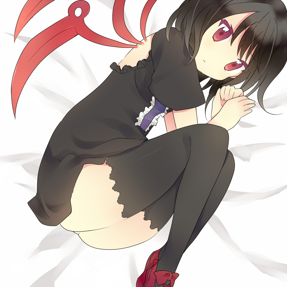 nabeshima (pon nbsm), houjuu nue, touhou, bad id, bad pixiv id, 1girl, ass, back, bare back, black hair, black thighhighs, colored eyelashes, eyelashes, female focus, fetal position, from above, lying, no nose, no panties, on side, red eyes, short hair, solo, thighhighs, thighs, tsurime, wings, zettai ryouiki
