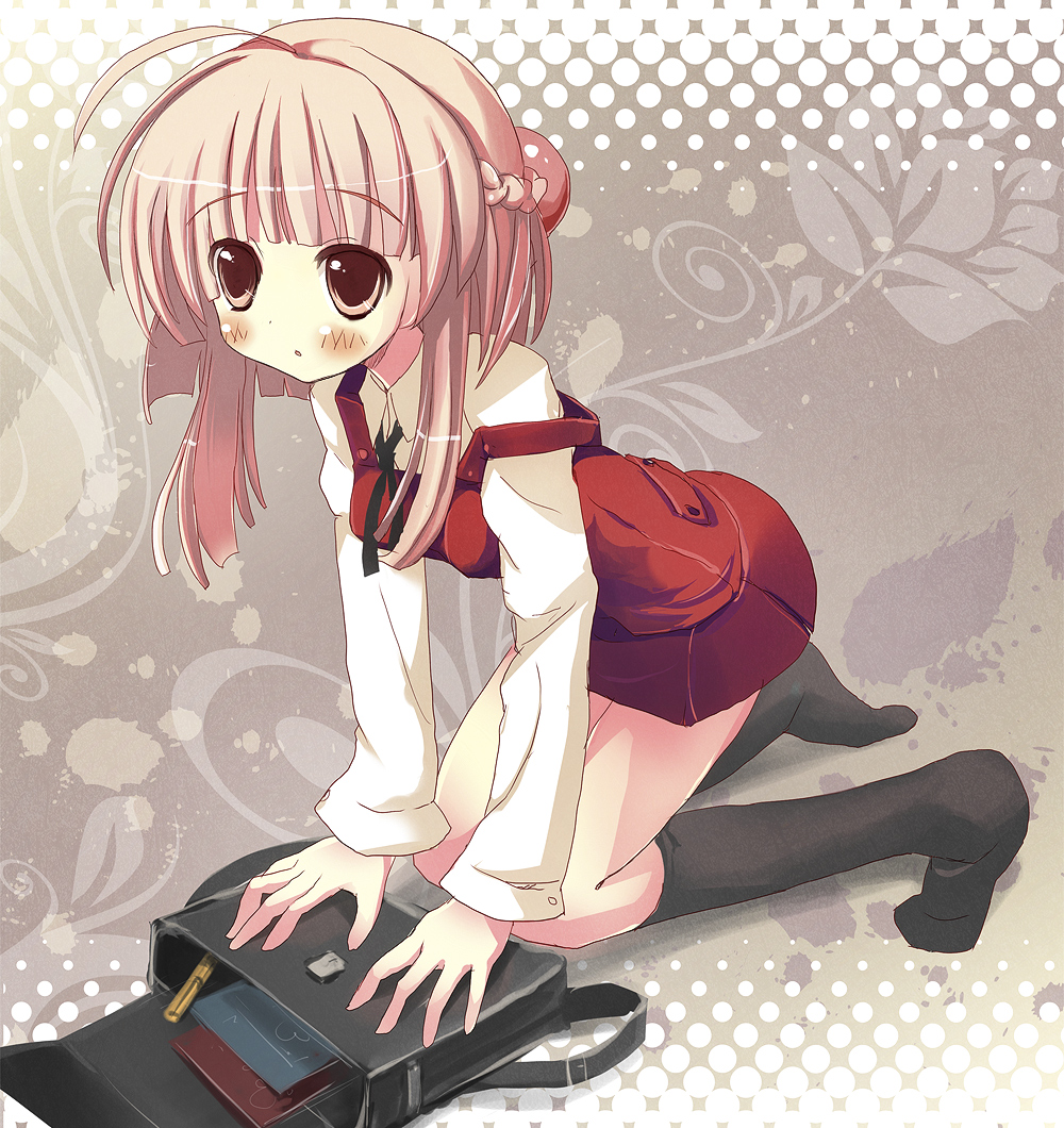 ura (ur wave), uraran, nazuna (hidamari sketch), hidamari sketch, 1girl, bag, female focus, half updo, kneehighs, school bag, socks, solo, thighhighs