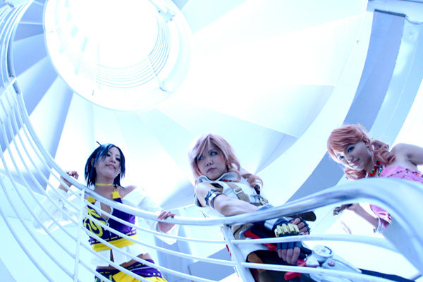 lebreau, lightning farron, oerba dia vanille, final fantasy, final fantasy xiii, photo (medium), 3girls, black eyes, cosplay, female focus, fingerless gloves, gloves, lebreau (cosplay), lightning farron (cosplay), multiple girls, oerba dia vanille (cosplay), pink hair, stairs