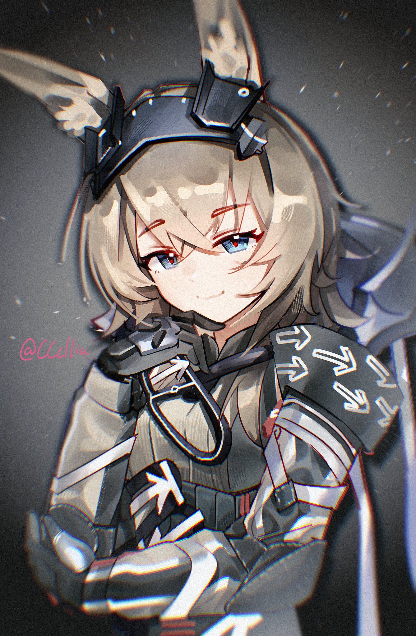 sakuratani hane, avywenna (arknights), arknights, arknights: endfield, commentary, highres, symbol-only commentary, 1girl, animal ears, arrow (symbol), black gloves, black hairband, blue eyes, dress, elbow pads, finger to own chin, gloves, grey background, grey dress, grey hair, hairband, half-closed eyes, hand up, long sleeves, looking at viewer, medium hair, rabbit ears, sidelocks, smirk, solo, twitter username, upper body