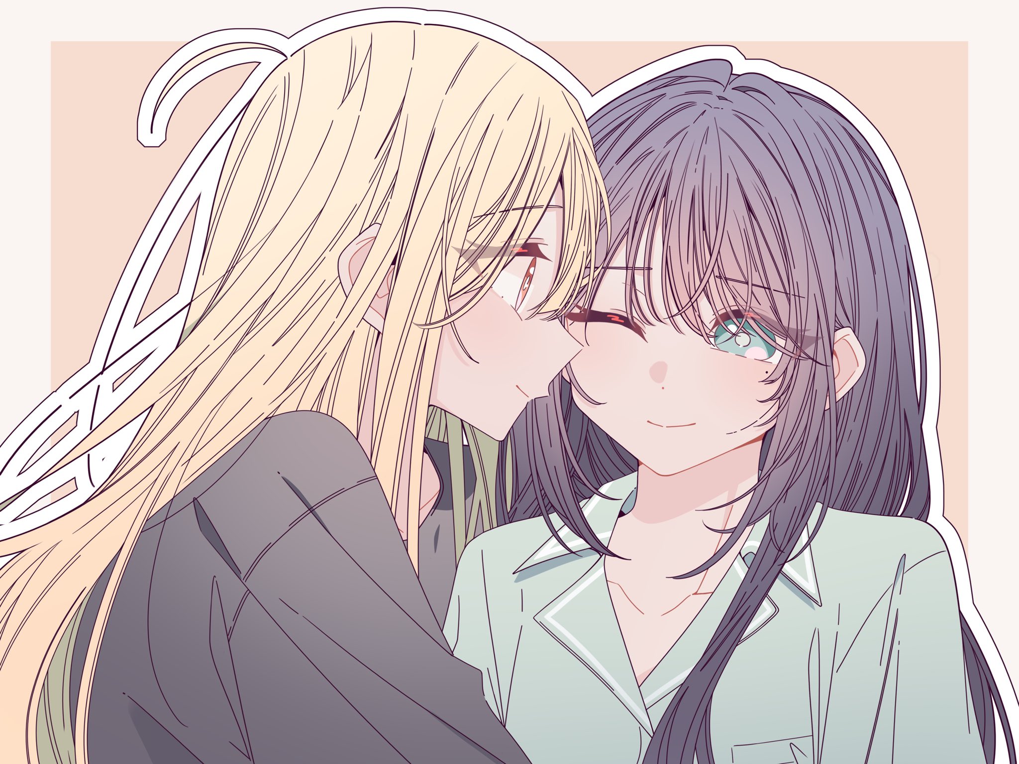 kousaka 0v0, kaguya (cho kaguya-hime!), sakayori iroha, cho kaguya-hime!, commentary, hashtag-only commentary, highres, 2girls, aqua eyes, black shirt, blonde hair, border, green shirt, long hair, looking at another, mole, mole under eye, multiple girls, one eye closed, orange background, outline, purple hair, red eyes, shirt, simple background, white border, white outline, yuri