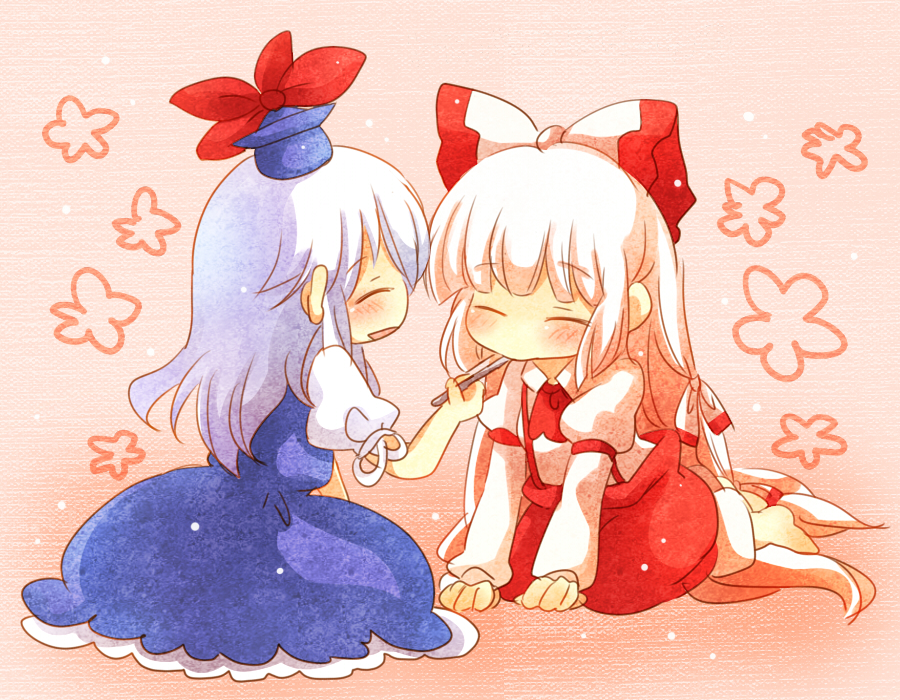 zawameki, fujiwara no mokou, kamishirasawa keine, touhou, bad id, bad pixiv id, 2girls, :>, blush, bow, chibi, closed eyes, feeding, female focus, hair bow, hat, long hair, multiple girls, smile, suspenders, white hair