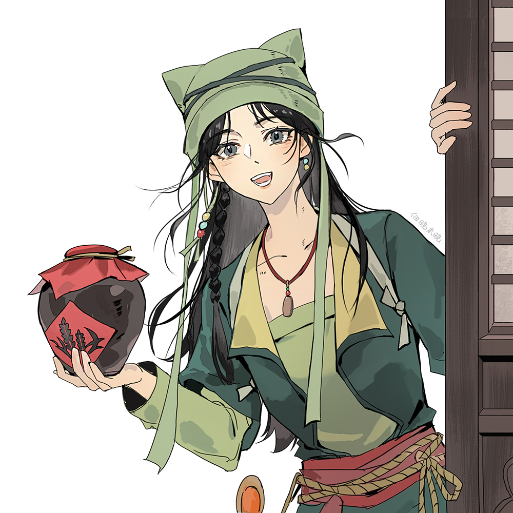 xiang wan wei wan, where winds meet, chinese commentary, commentary request, 1girl, animal hat, beads, beanie, black hair, braid, braided sidelock, breasts, cat hat, coat, collarbone, earrings, fang, green coat, green hat, green shirt, grey eyes, hat, holding, holding jar, jar, jewelry, light blush, long hair, long sleeves, necklace, open clothes, open coat, open mouth, parted bangs, red sash, rope, rope belt, sash, shirt, simple background, sliding doors, small breasts, smile, solo, tasuki, upper body, white background, yingying (where winds meet)